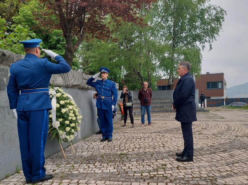 Željko Komšić na Spomen parku Vraca - Avaz