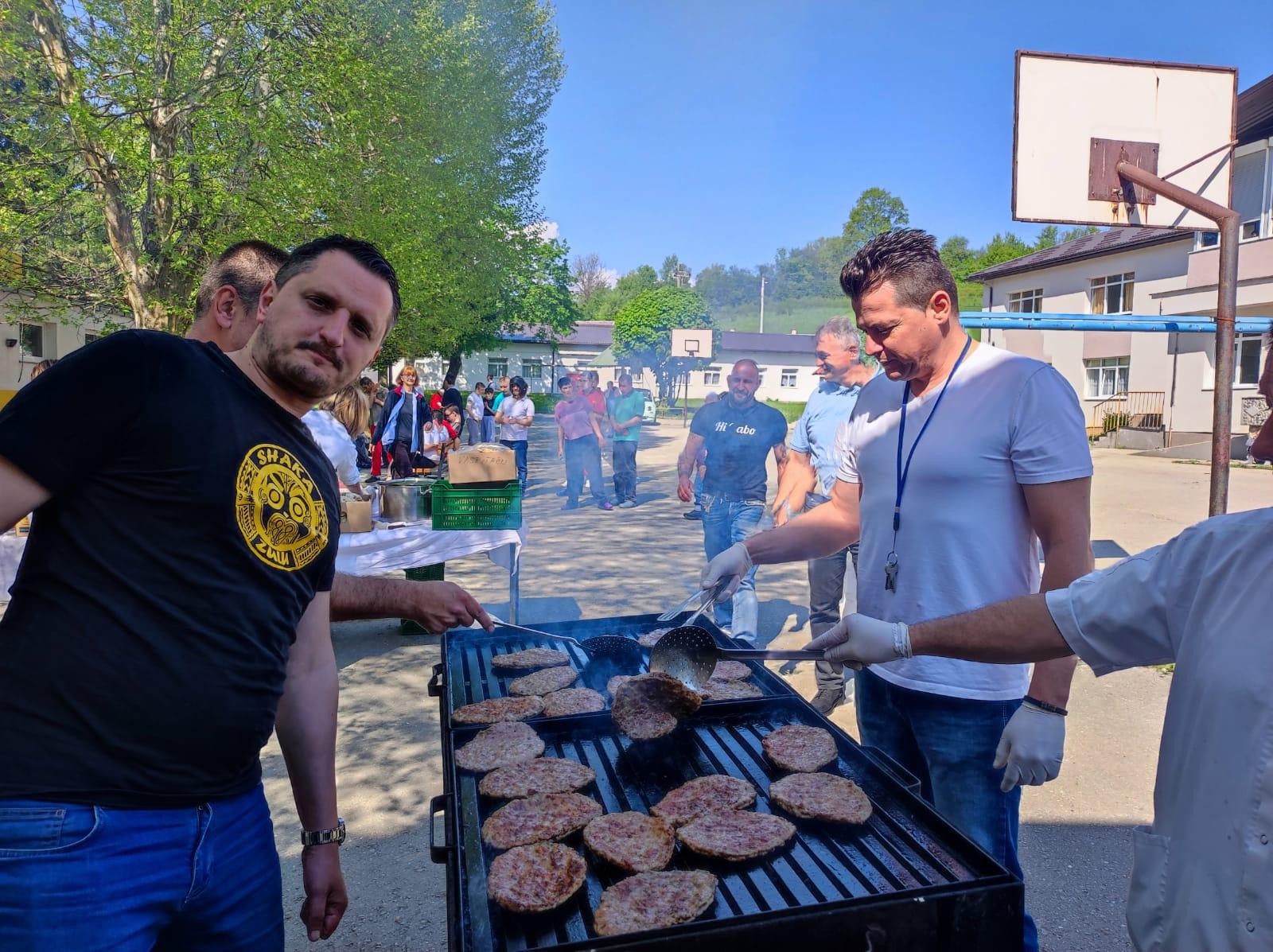 Druženje i roštilj za djecu u Pazariću - Avaz