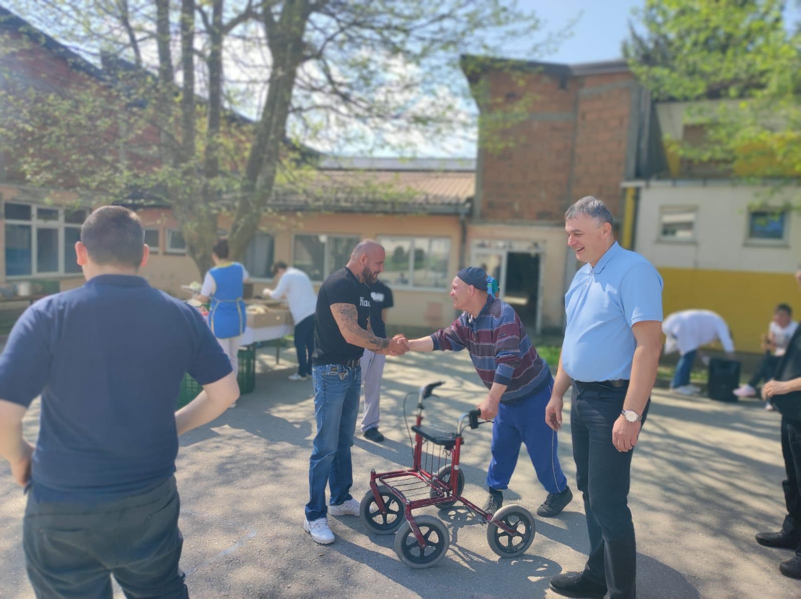 Organizirali roštilj za djecu u Pazariću: Hi Babo nije mogao sakriti suze, pomogli Mile Kitić i MC Yankoo