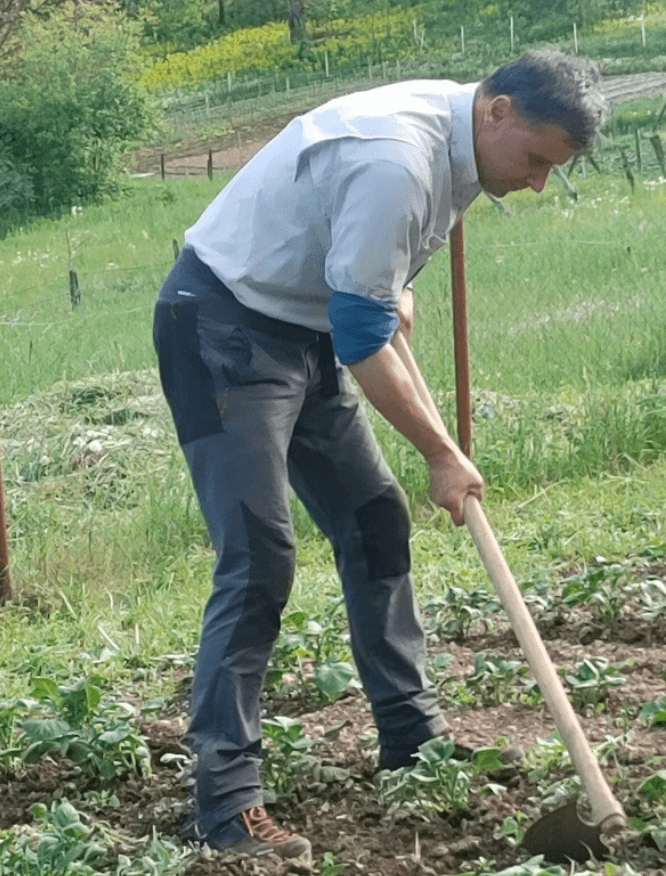 Fadil Novalić okopao pola bašte - Avaz