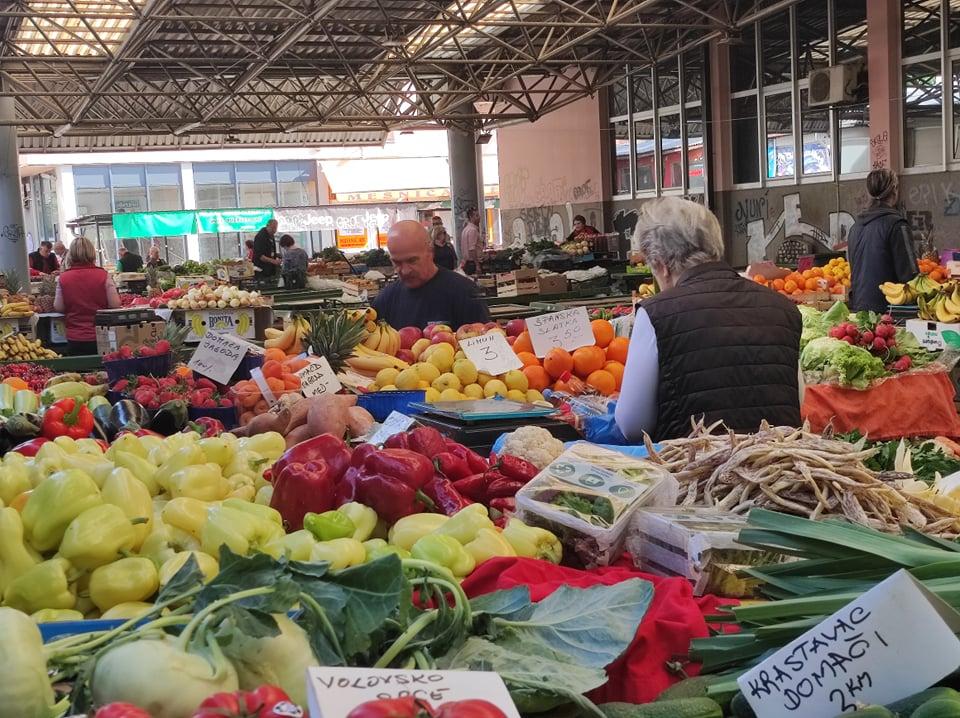 Pijaca u sarajevskom naselju Grbavica I - Avaz