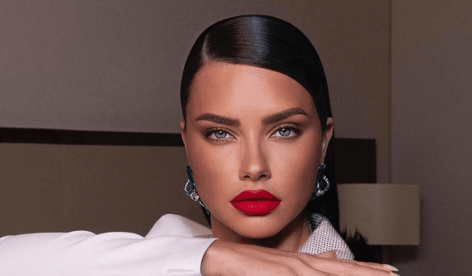 Adriana Lima kao grčka boginja: Smjelom kombinacijom oduševila publiku