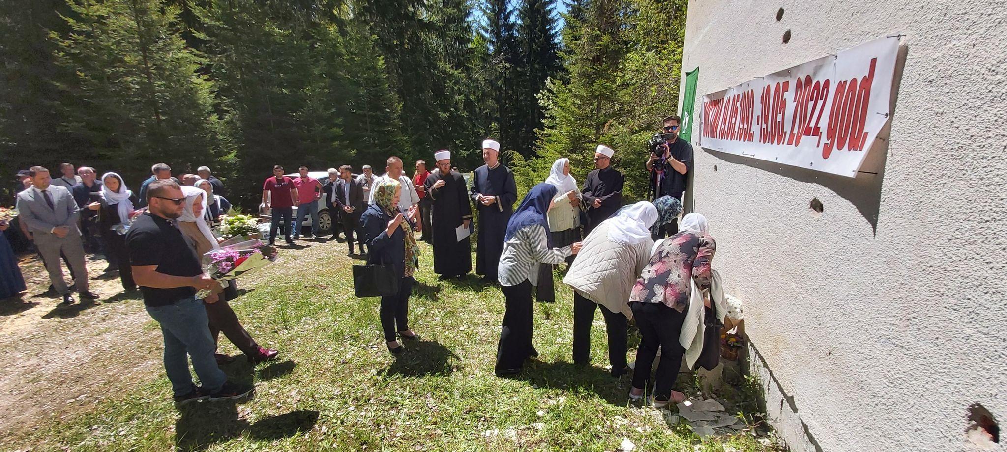 Obilježena 30. godišnjica zločina nad Bošnjacima Čajniča - Avaz