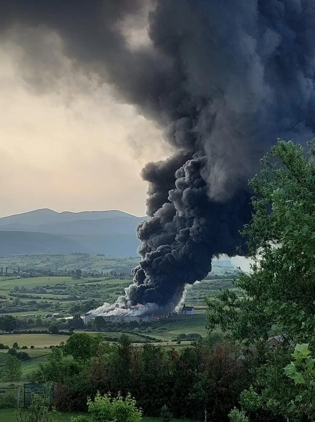 Požar u fabrici stiropora - Avaz