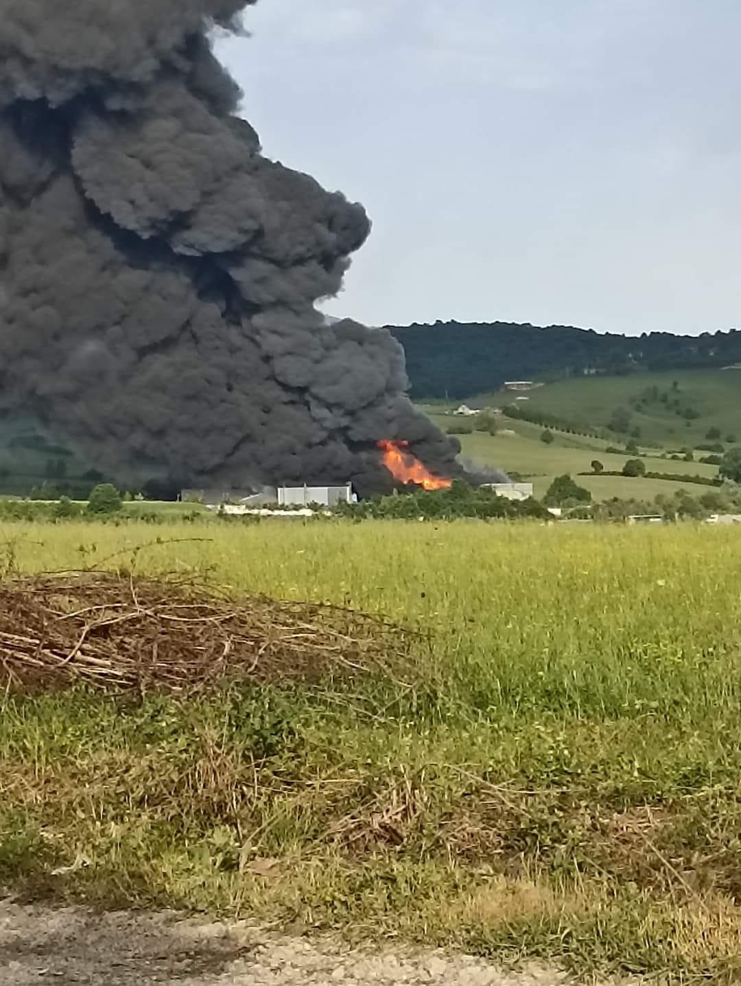 Požar u fabrici stiropora - Avaz