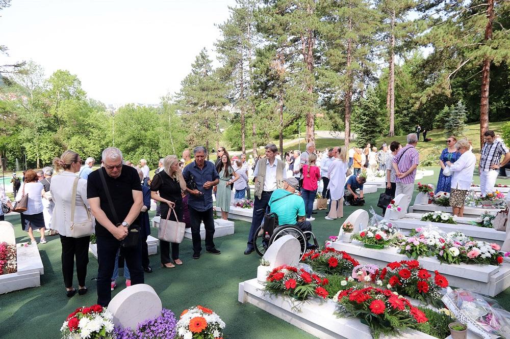 Sjećanje ne blijedi: Obilježena 27. godišnjica masakra na tuzlanskoj Kapiji