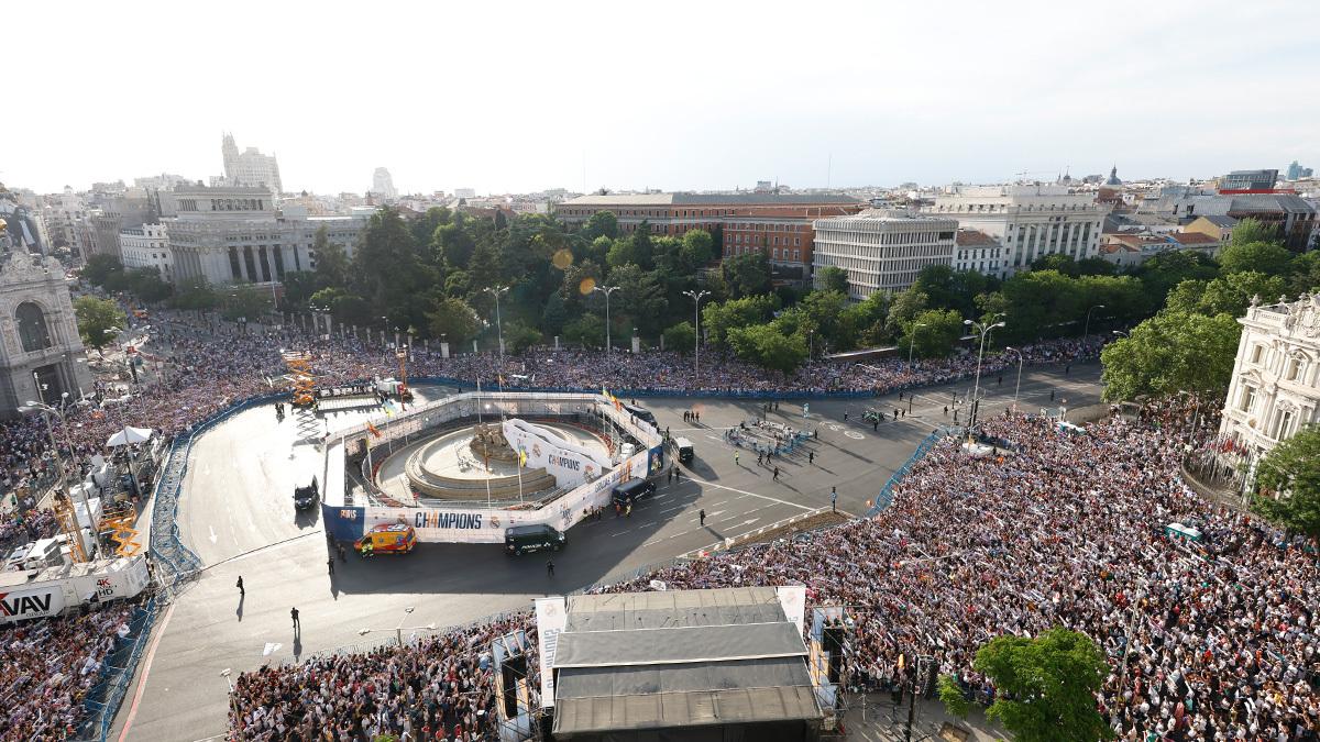 Šampionsko ludilo u Madridu: Desetine hiljada navijača na dočeku igrača Reala