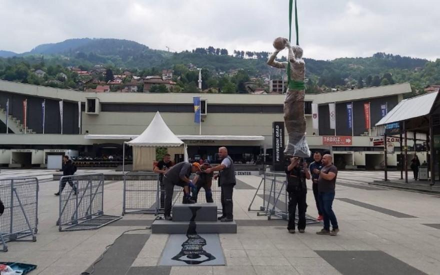 Ceremonija otkrivanja spomenika Mirzi Delibašiću prolongirana za sutra