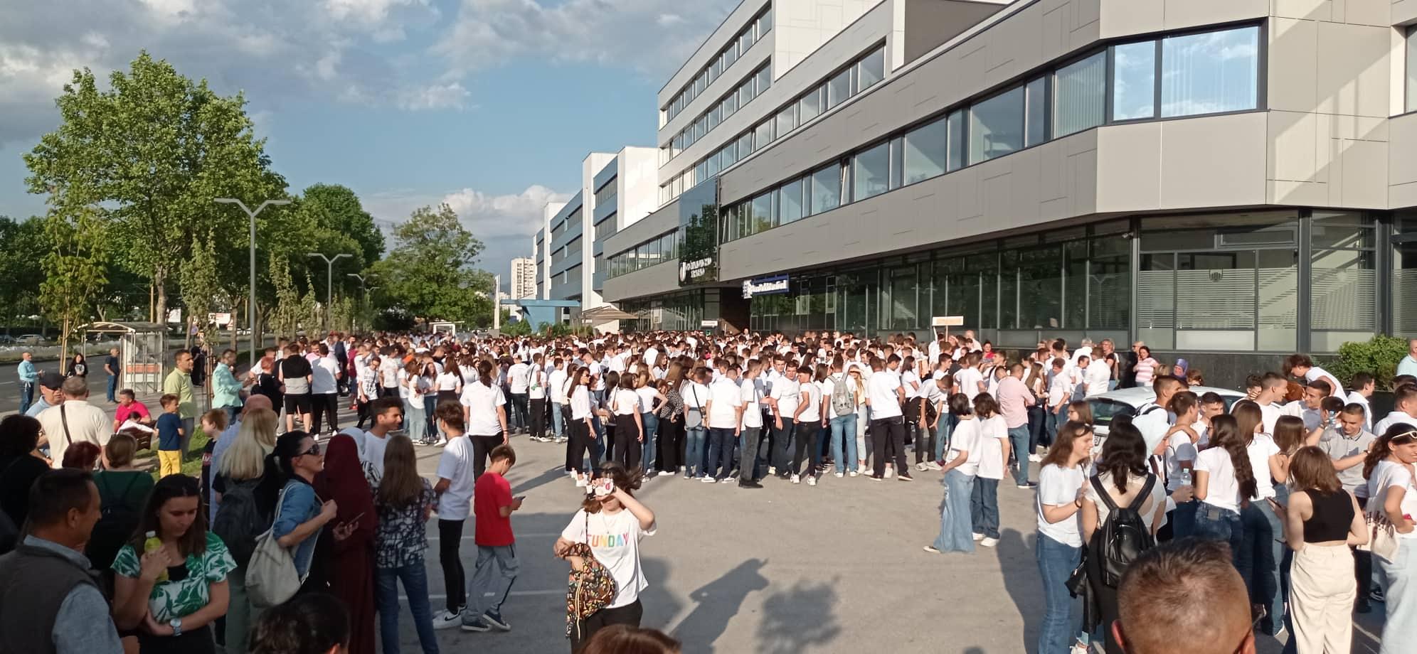 Maturanti ispred Općine Novi Grad Sarajevo - Avaz