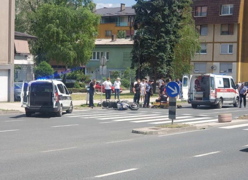 Saobraćajna nesreća u Zenici: Sudarili se auto i policijski motocikl