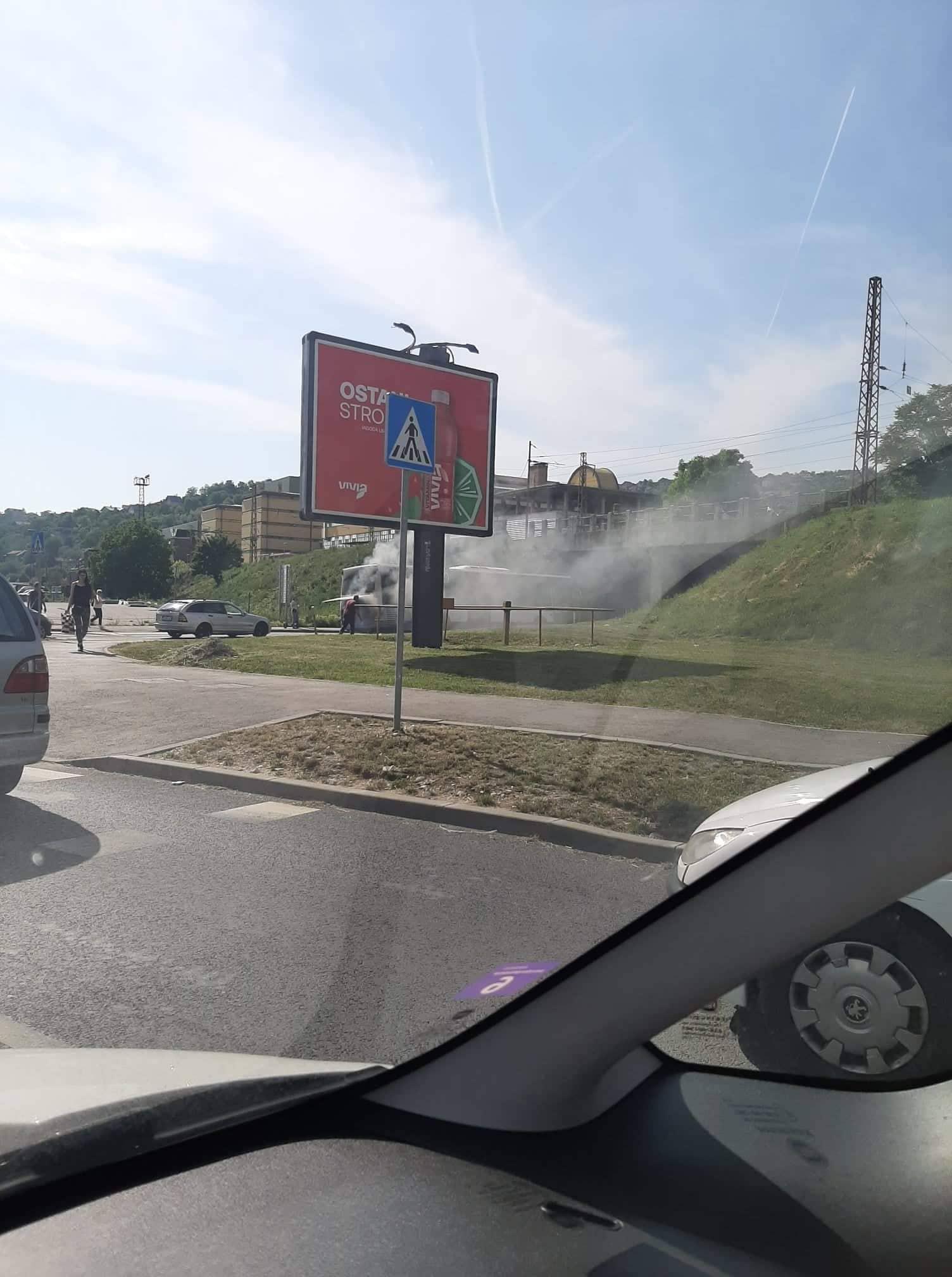 Gorio autobus na Pofalićima - Avaz