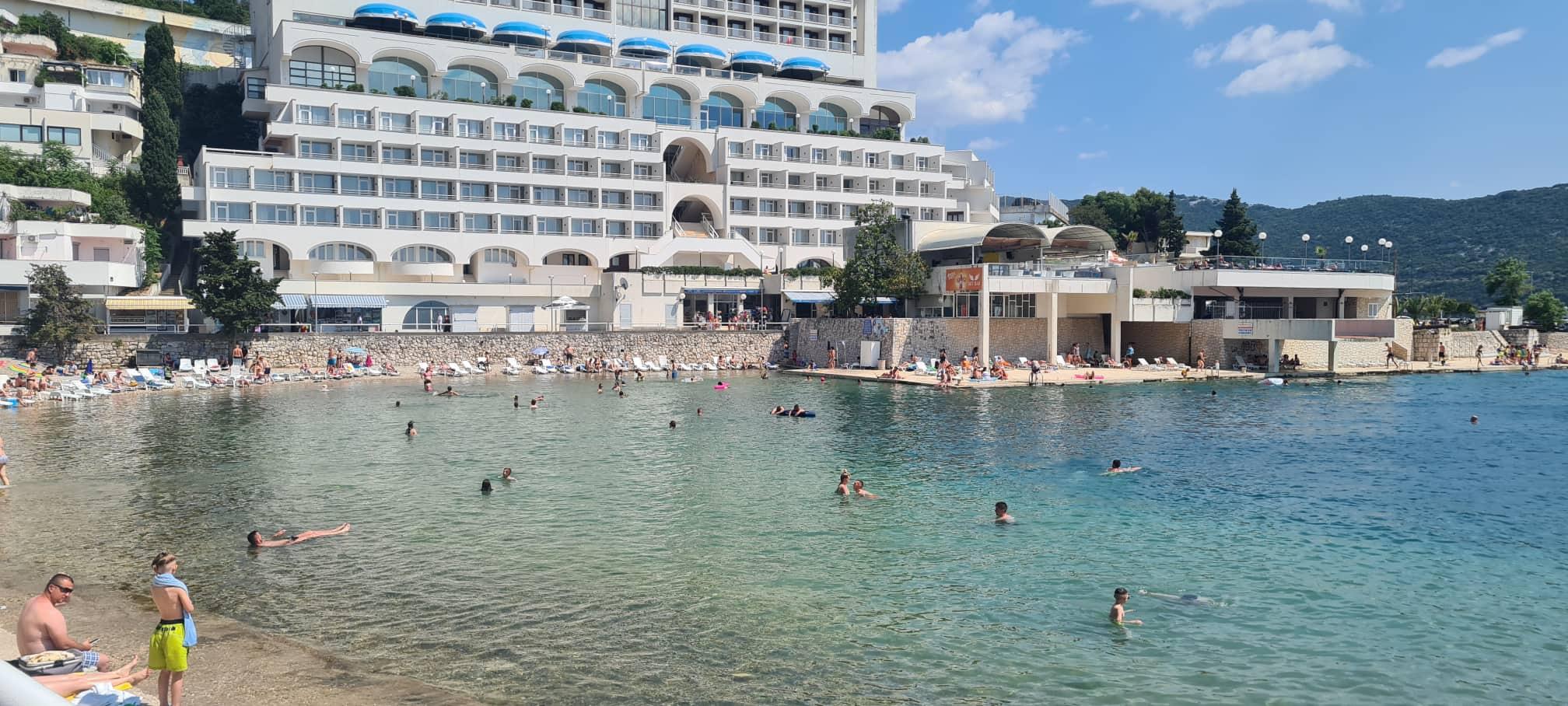 Uživanje na plaži - Avaz