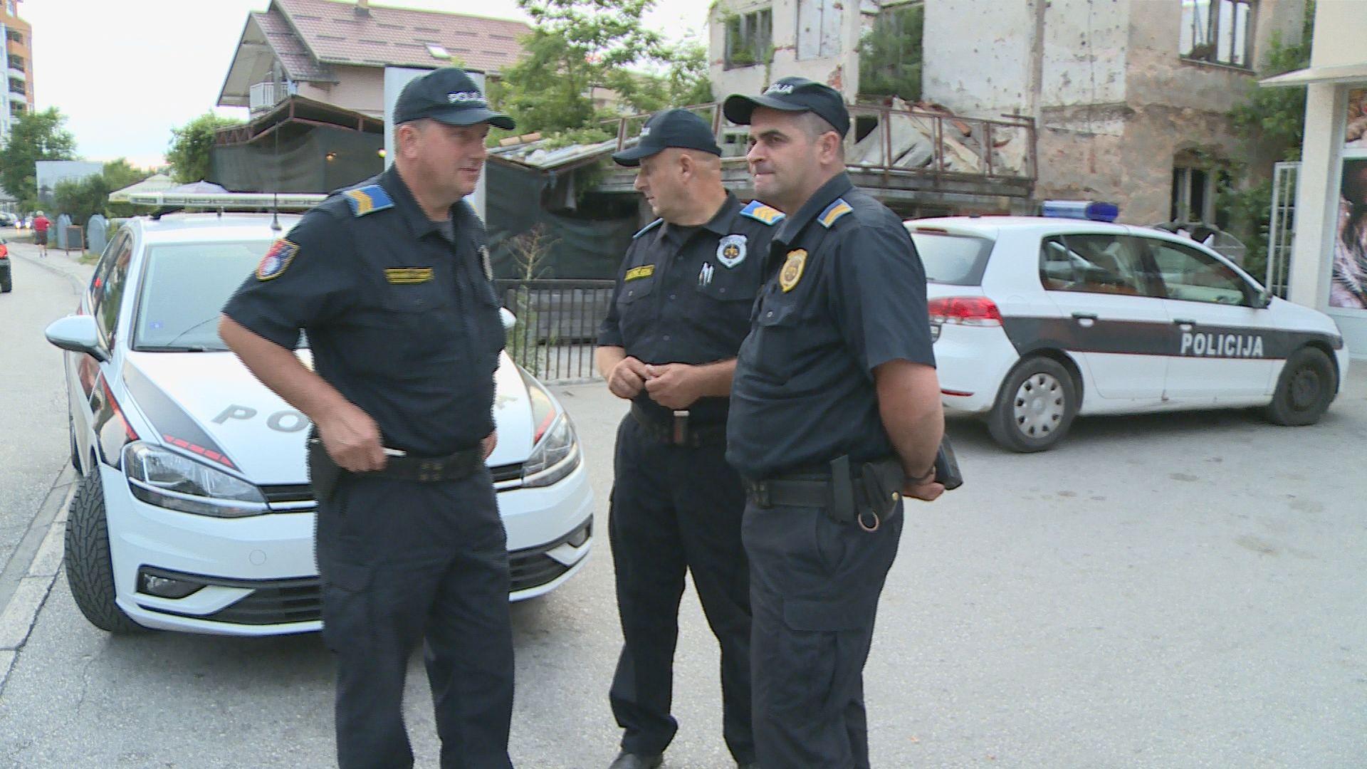 Uhapšene osobe koje su bacile bombu na kuću vijećnika SDA i palili vozila na Ilidži: Ovo su njihova imena