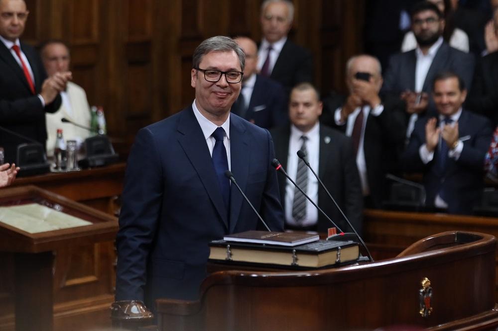 Vučić: Samo vi idite na more, pa ćete se kupati zimi, ali ne znam da li u hladnoj ili toploj vodi