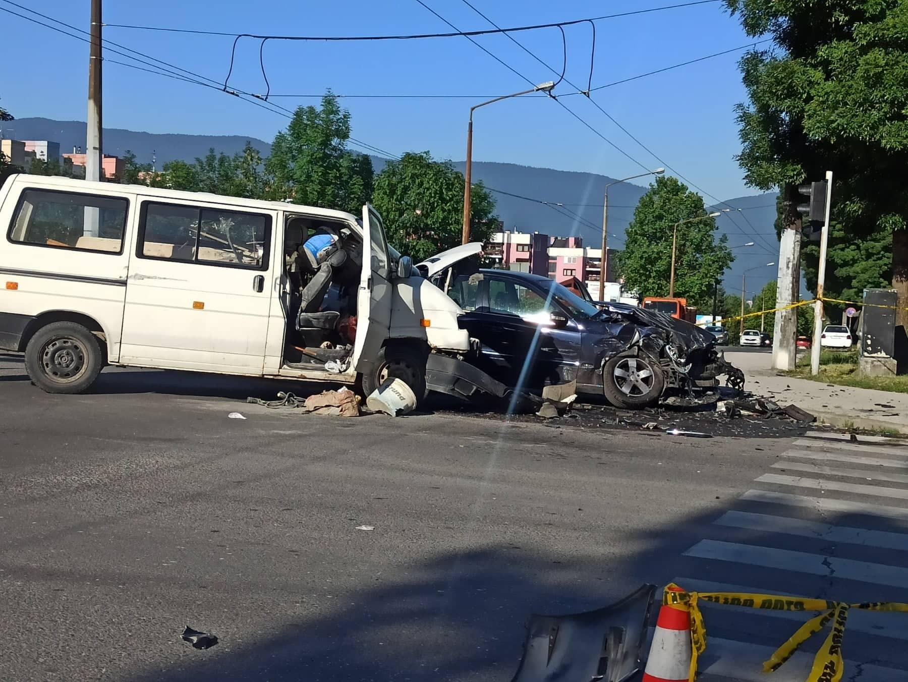 Teška saobraćajna nesreća na Alipašinom Polju: Ima povrijeđenih osoba