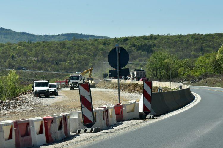 Tragedija na autoputu: Kamionom išao u rikverc i usmrtio inžinjera