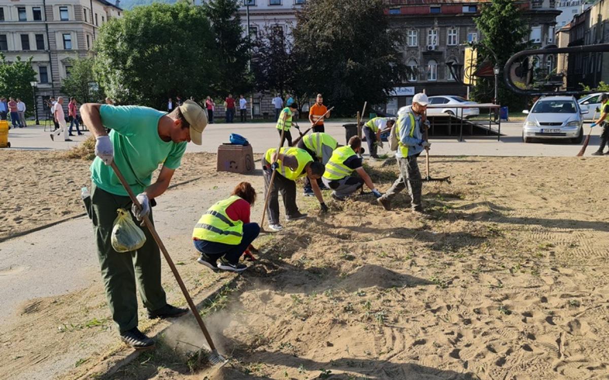 Jutros u parku Hastahana - Avaz