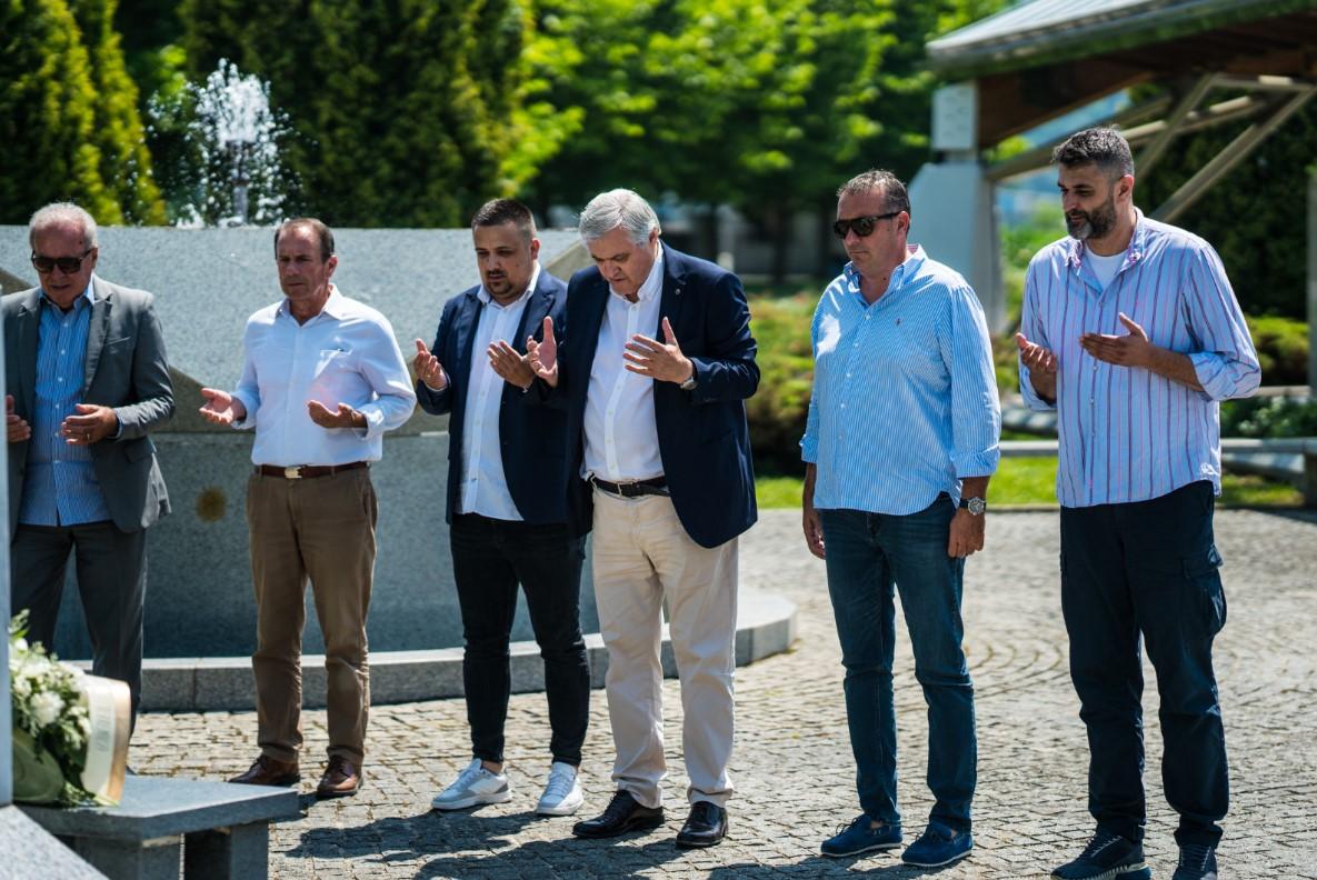 Položeno cvijeće i odata počasti žrtvama genocida na mezarju Memorijalnog centra - Avaz