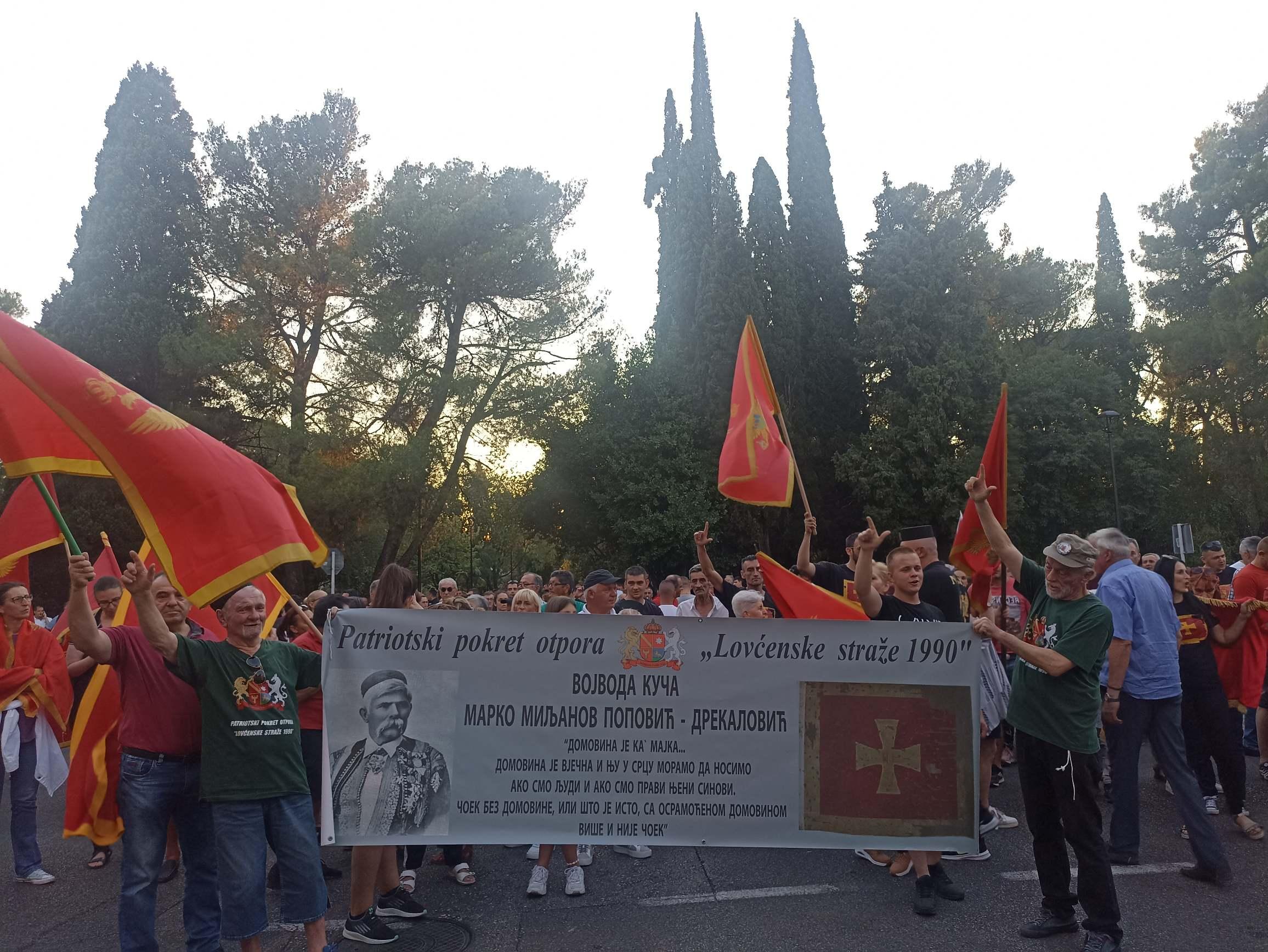 Završen protest u Podgorici, građani poručili: Svi koji budu glasali završit će u zatvoru zbog veleizdaje