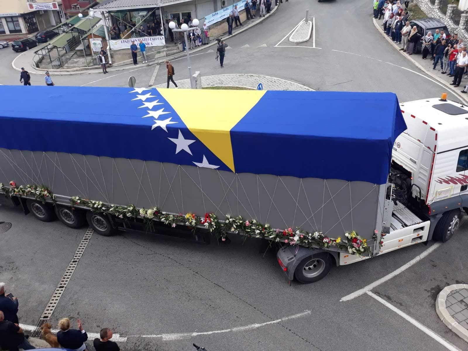 S dočeka tabuta u Potočarima - Avaz