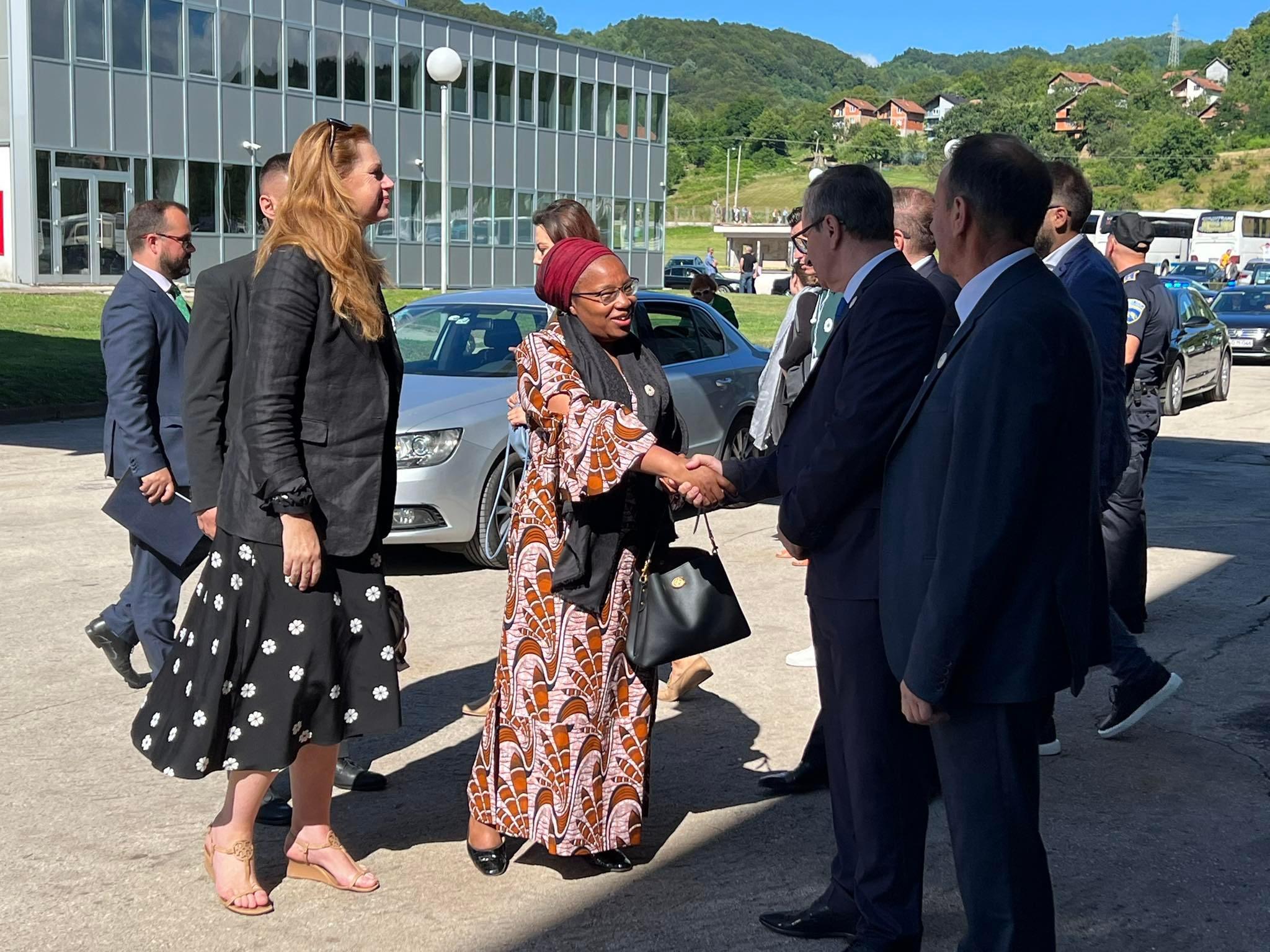 Specijalna savjetnica UN-a za prevenciju negiranja genocida stigla u Fabriku akumulatora