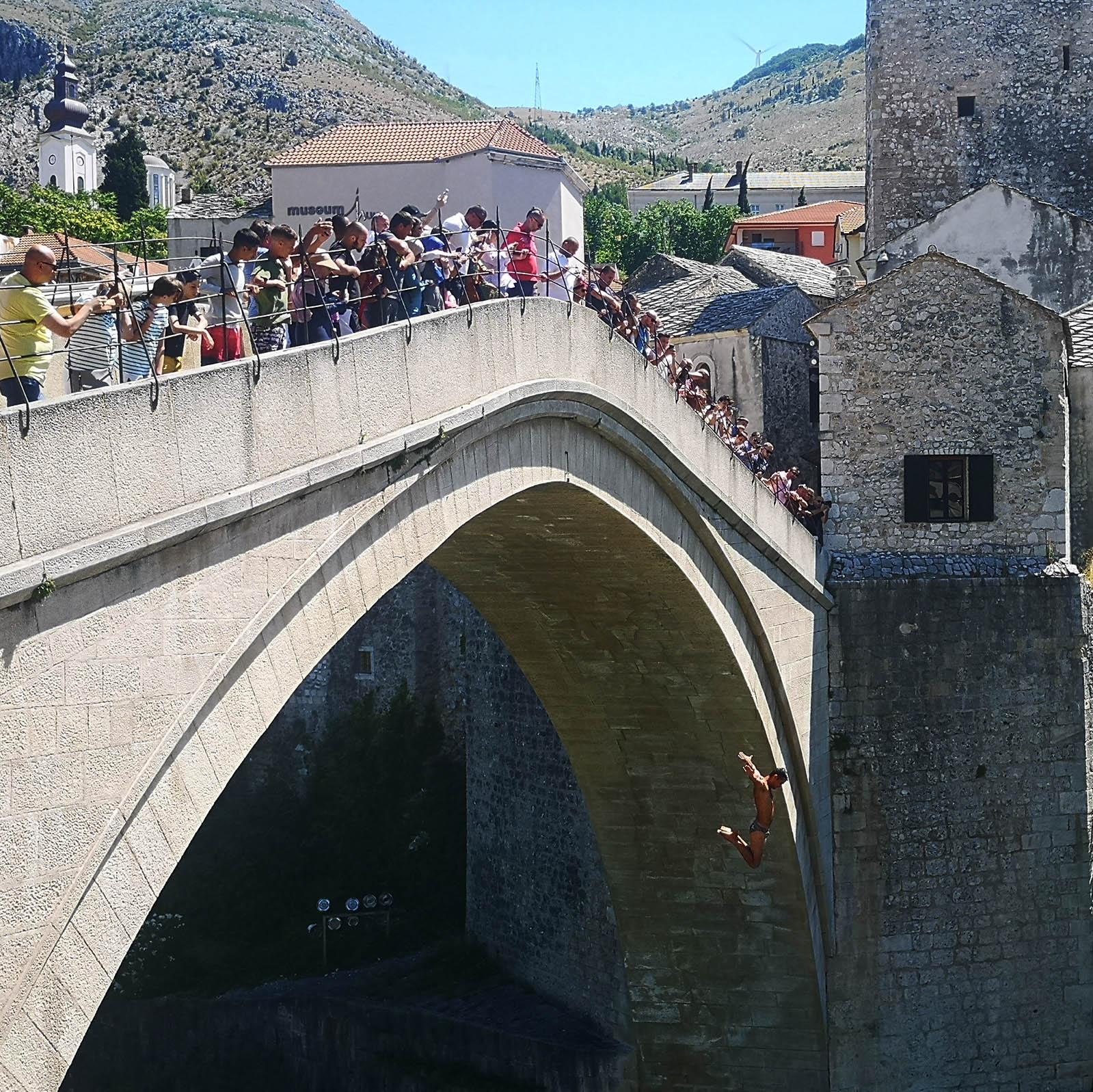 Skok izveden tačno u 11 sati i 7 minuta - Avaz