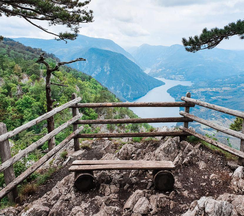 "Savršeno" mjesto za fotografije je na samoj ivici planine - Avaz