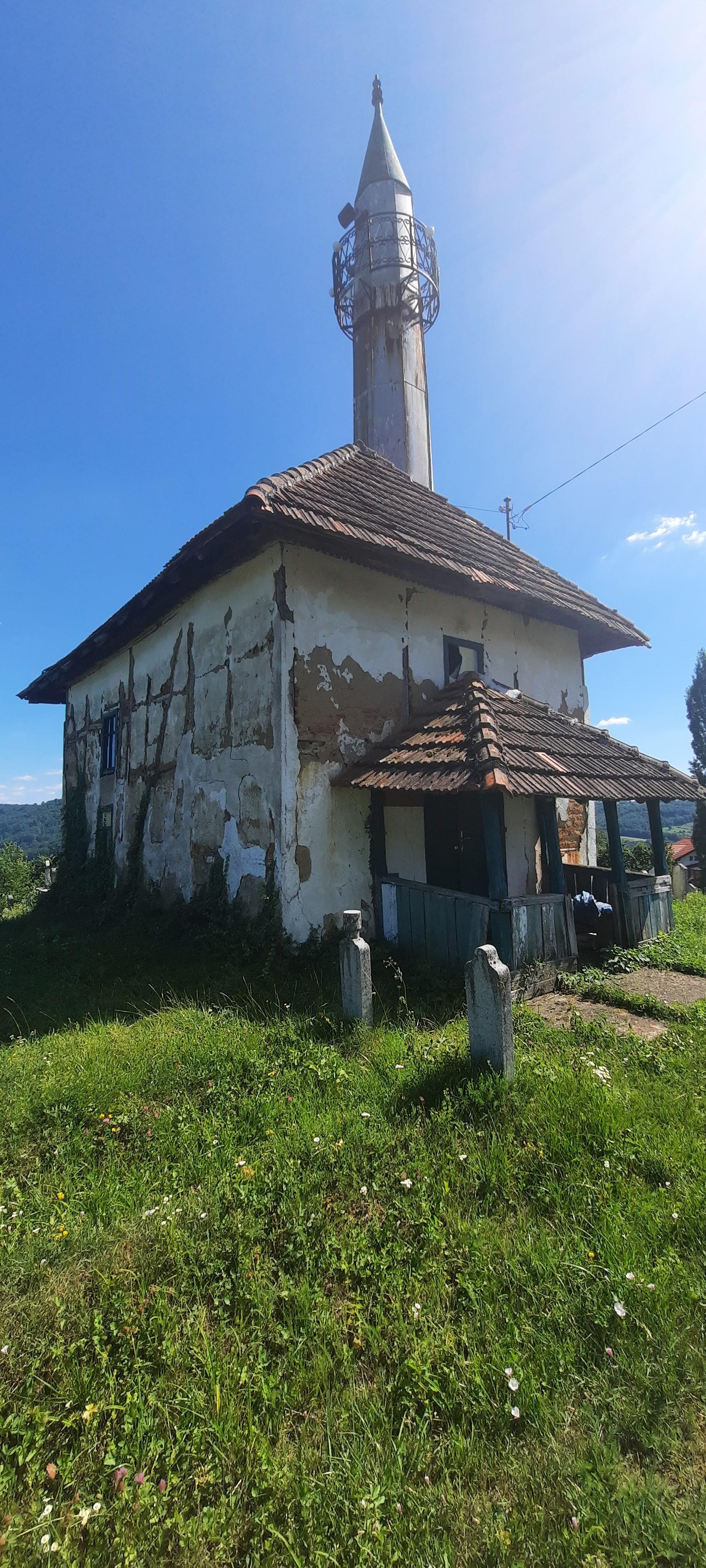 Dok se čekaju dozvole za obnovu, nacionalni spomenici se urušavaju