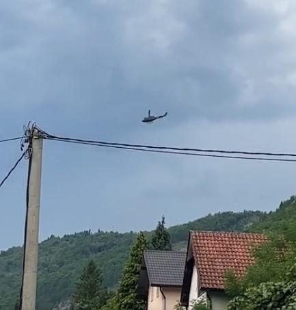 Požar na Boračkom jezeru i dalje aktivan: Oblaci se nadvijaju, a ponovo su došla dva helikoptera