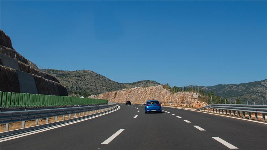 Za tri dana na autoputu izgorjela četiri automobila, a 40 prokuhalo