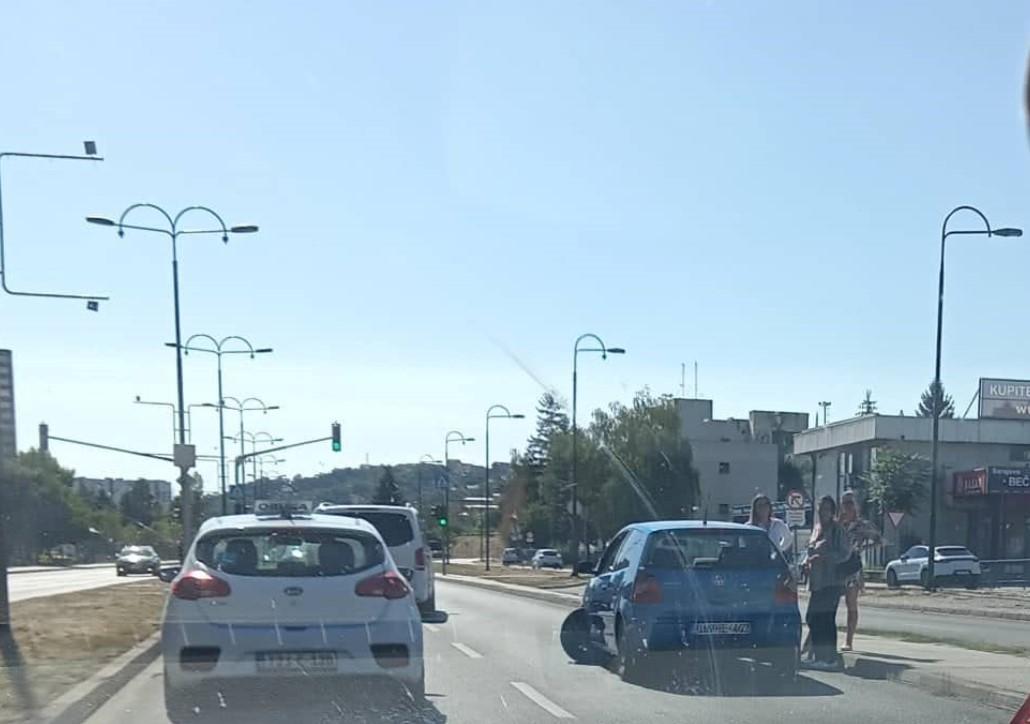 Sarajevo: Velike gužve kod Autobuske stanice, autu otpao točak