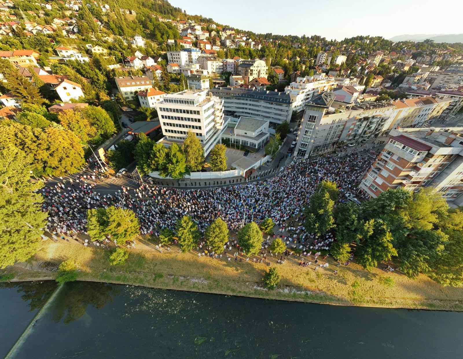 Protestima ispred OHR-a prisustvovalo više od 7.000 građana - Avaz