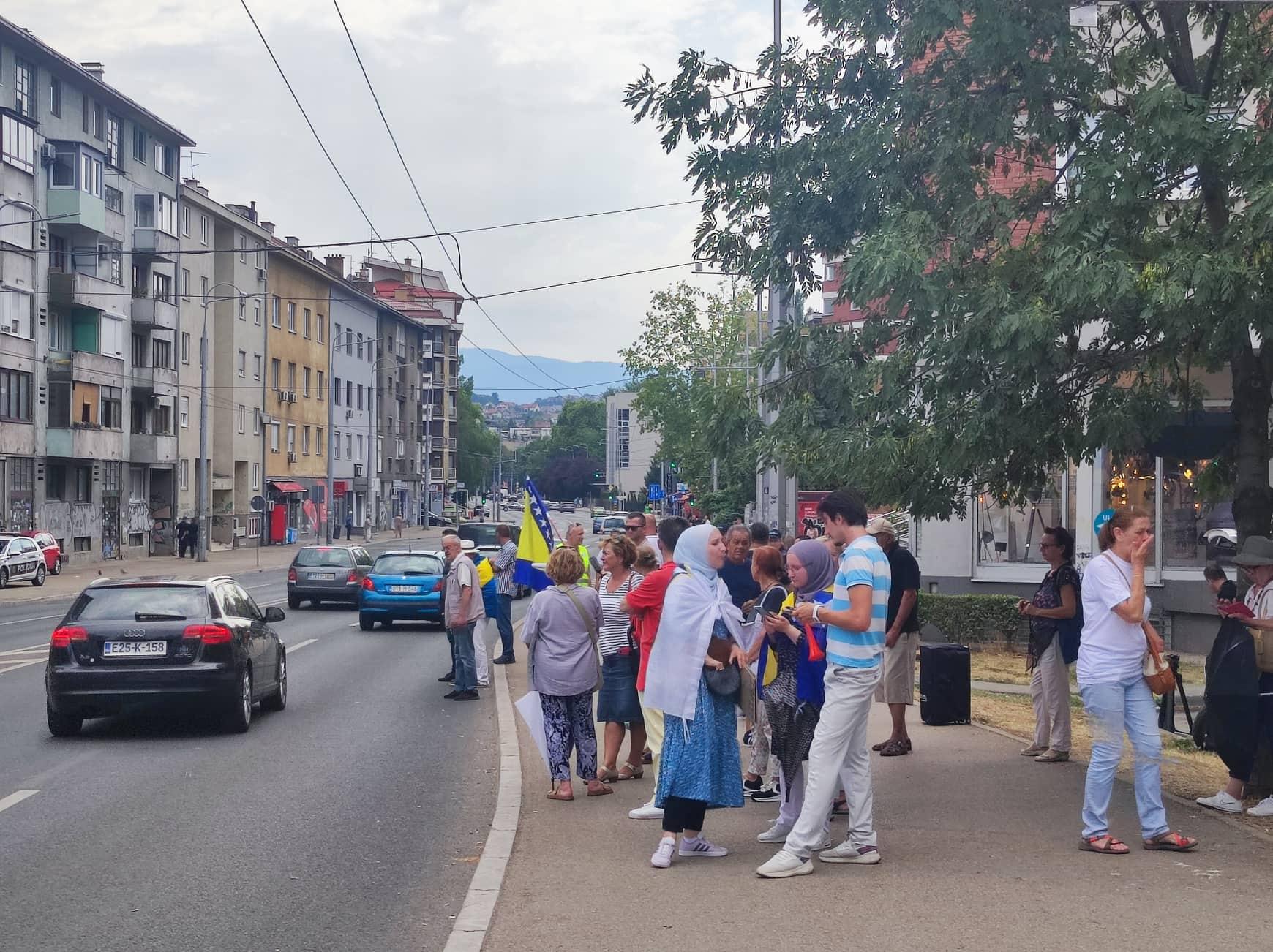 Završeni protesti ispred OHR-a, saobraćaj odblokiran