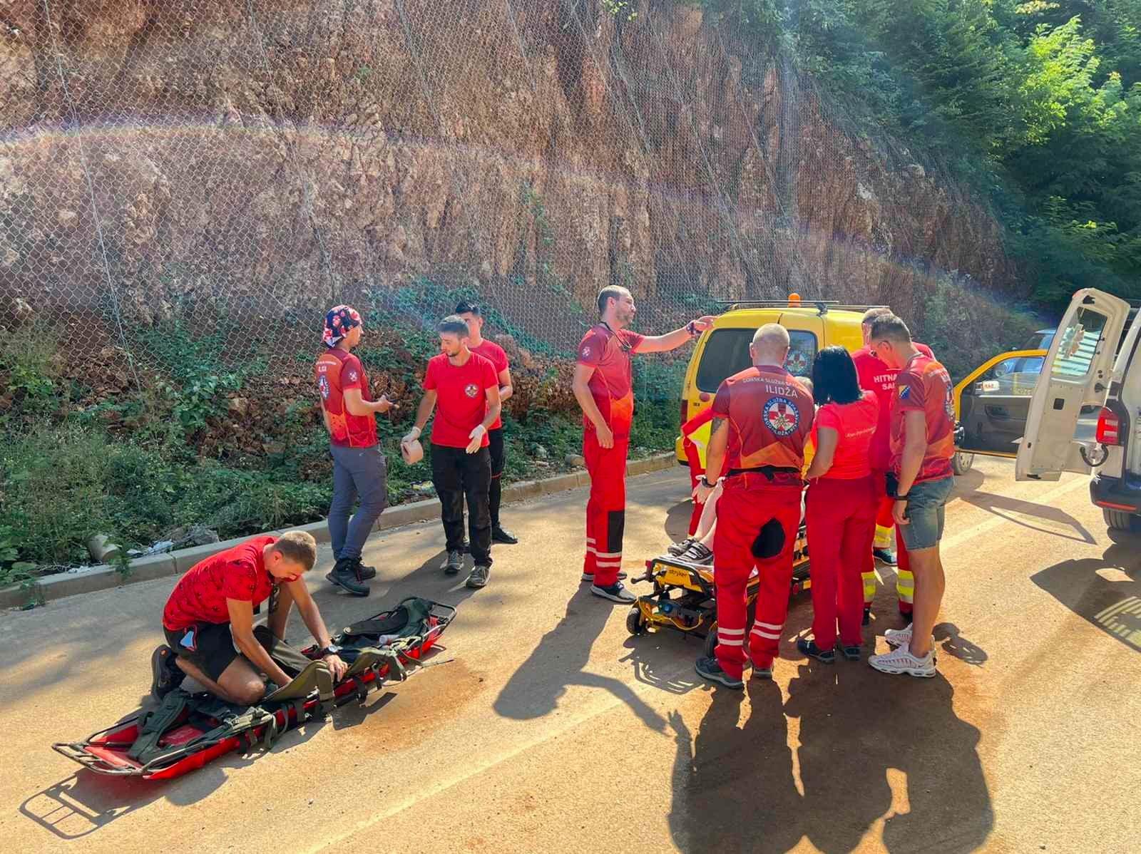 Brzom akcijom GSS-a Ilidža, biciklista je prebačen do najbliže ceste - Avaz