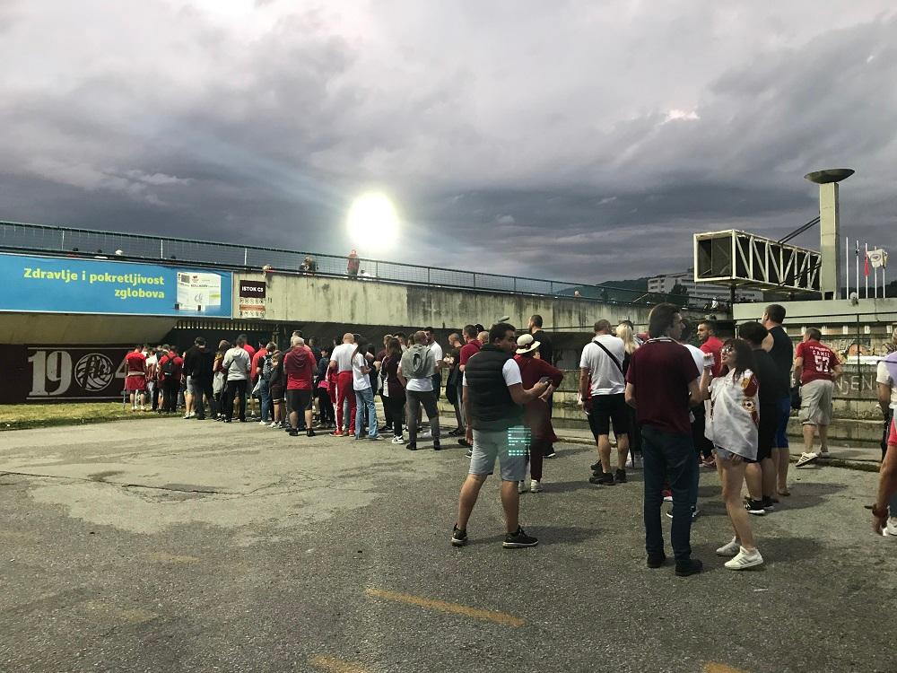 Video / Velike gužve pred stadionom Koševo: Očekuje se oko 10.000 navijača