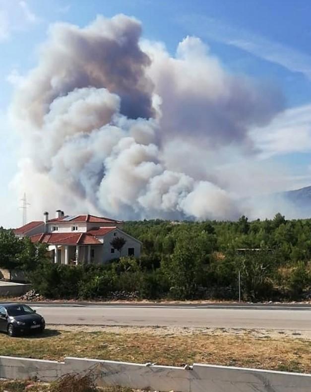 Više požara aktivno kod Šibenika: Na lice mjesta stigla tri kanadera