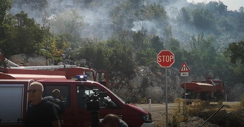 "Avaz" na licu mjesta: Bukti požar kod Neuma, vatrogascima gašenje otežava jak vjetar