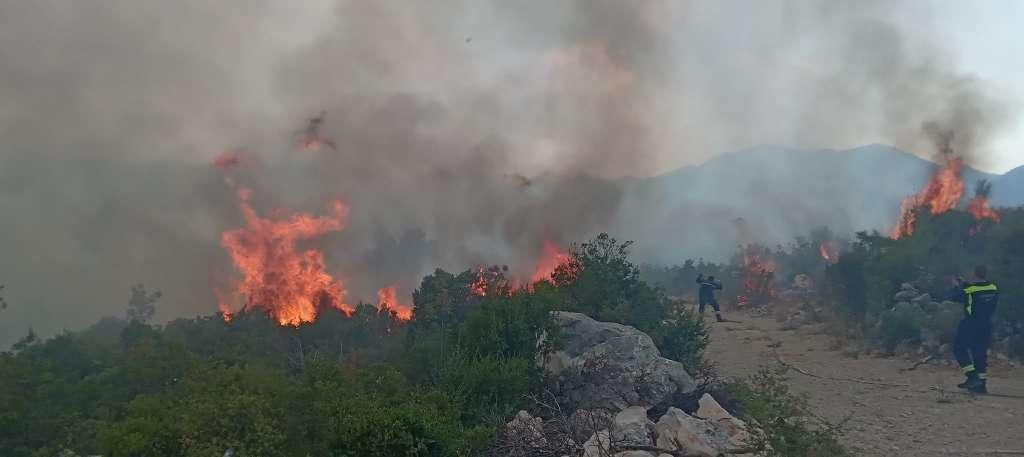 Situaciju pogoršavaju vjetar i nepristupačnost terena - Avaz