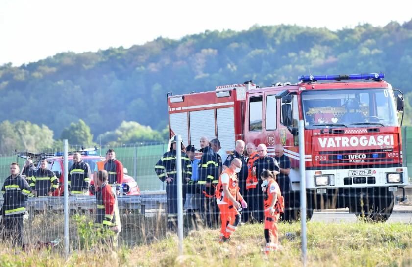 S ceste je sletio autobus poljskih registracija - Avaz