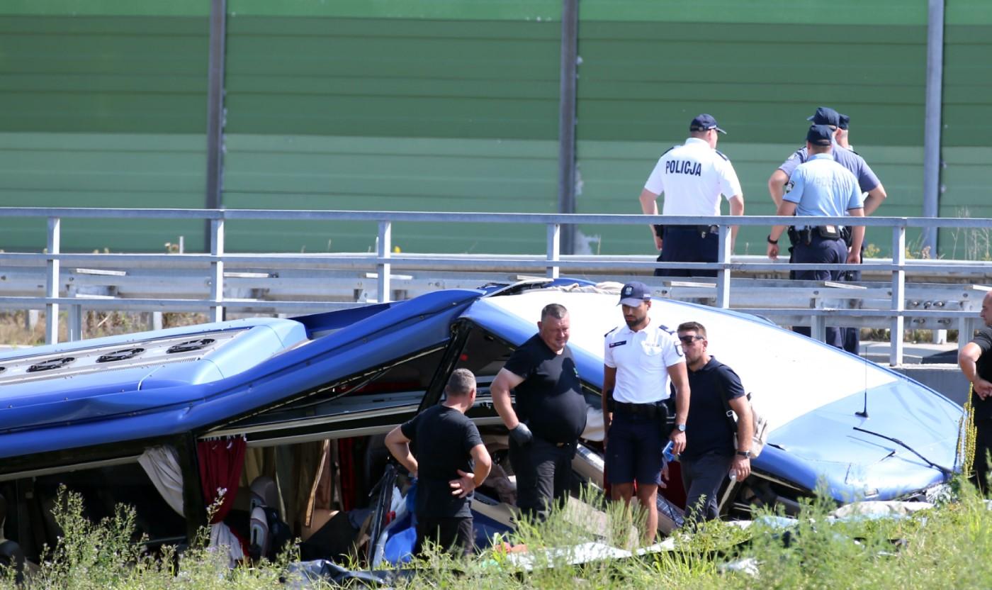 Umrlo najmanje 12 osoba, 11 preminulo na licu mjesta: Više ljudi se bori za život