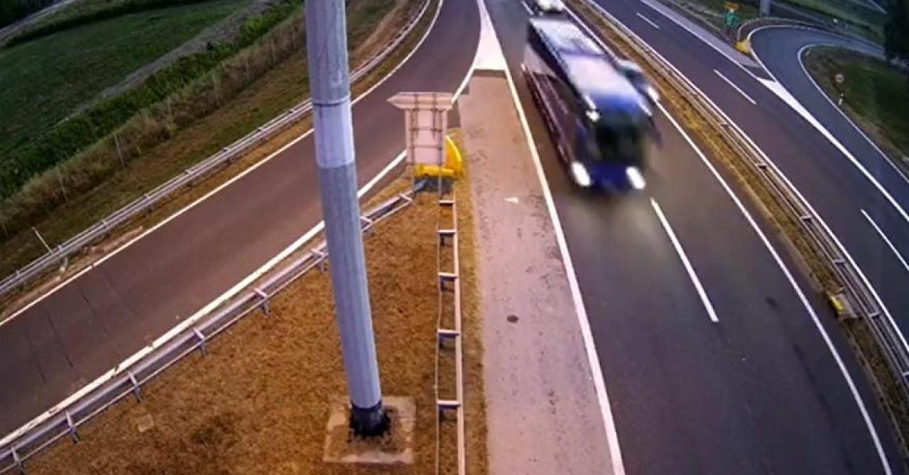 Poljski autobus na Brezničkom Humu - Avaz