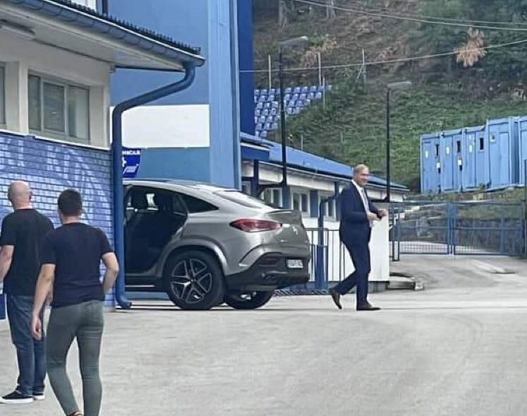 Misimović ispred stadiona Grbavica - Avaz