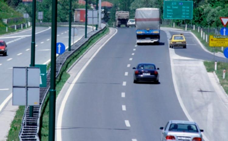 Na graničnim prijelazima promet povremeno pojačan, a na ovim dionicama su radovi