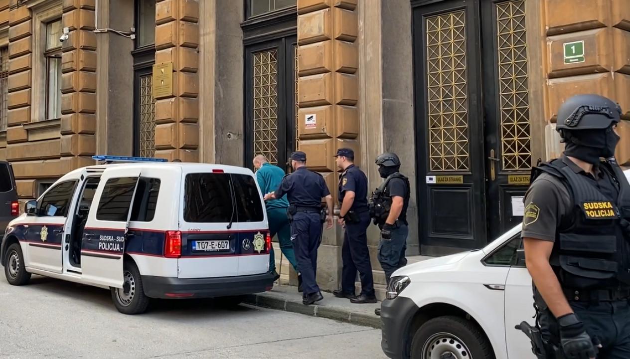 Adnan Šerak leaves the Municipal Court in Sarajevo - Avaz