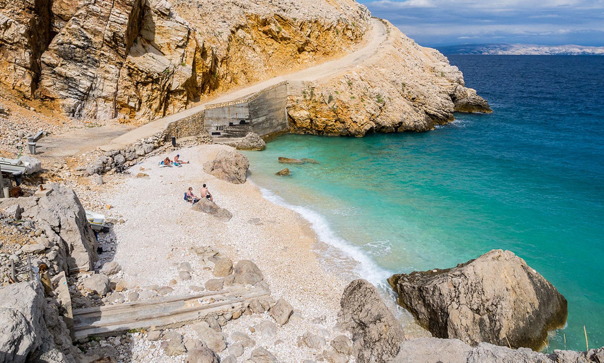 Mali bok rajska plaža za savršen odmor