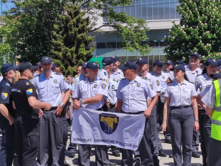 Sindikati već od septembra očekuju veće plaće policajcima, vojnicima i namještenicima