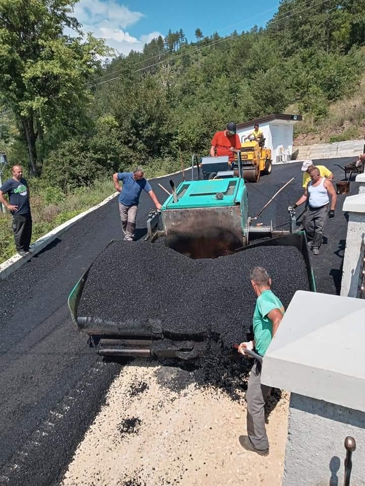 Asfaltiranje lokalnog puta - Avaz