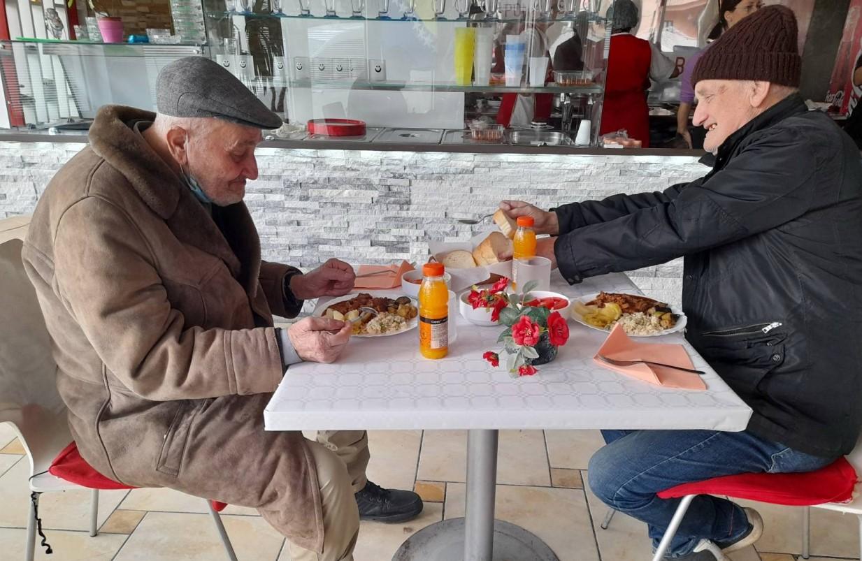 Sve veći broj korisnika javnih kuhinja: Zbog gladi po obrok dolaze i oni koji nisu na spisku