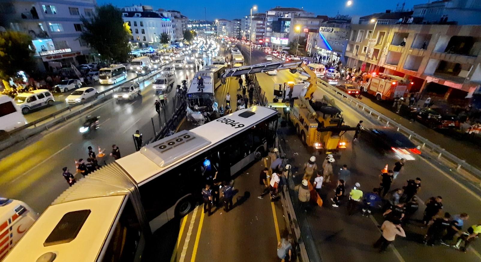 Sudar metrobuseva - Avaz