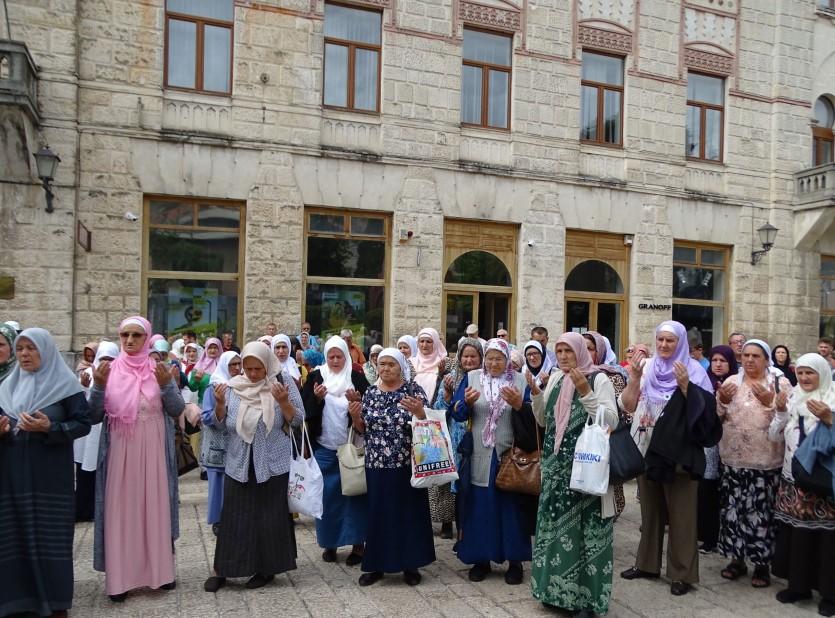 Majke Srebrenice u Mostaru - Avaz